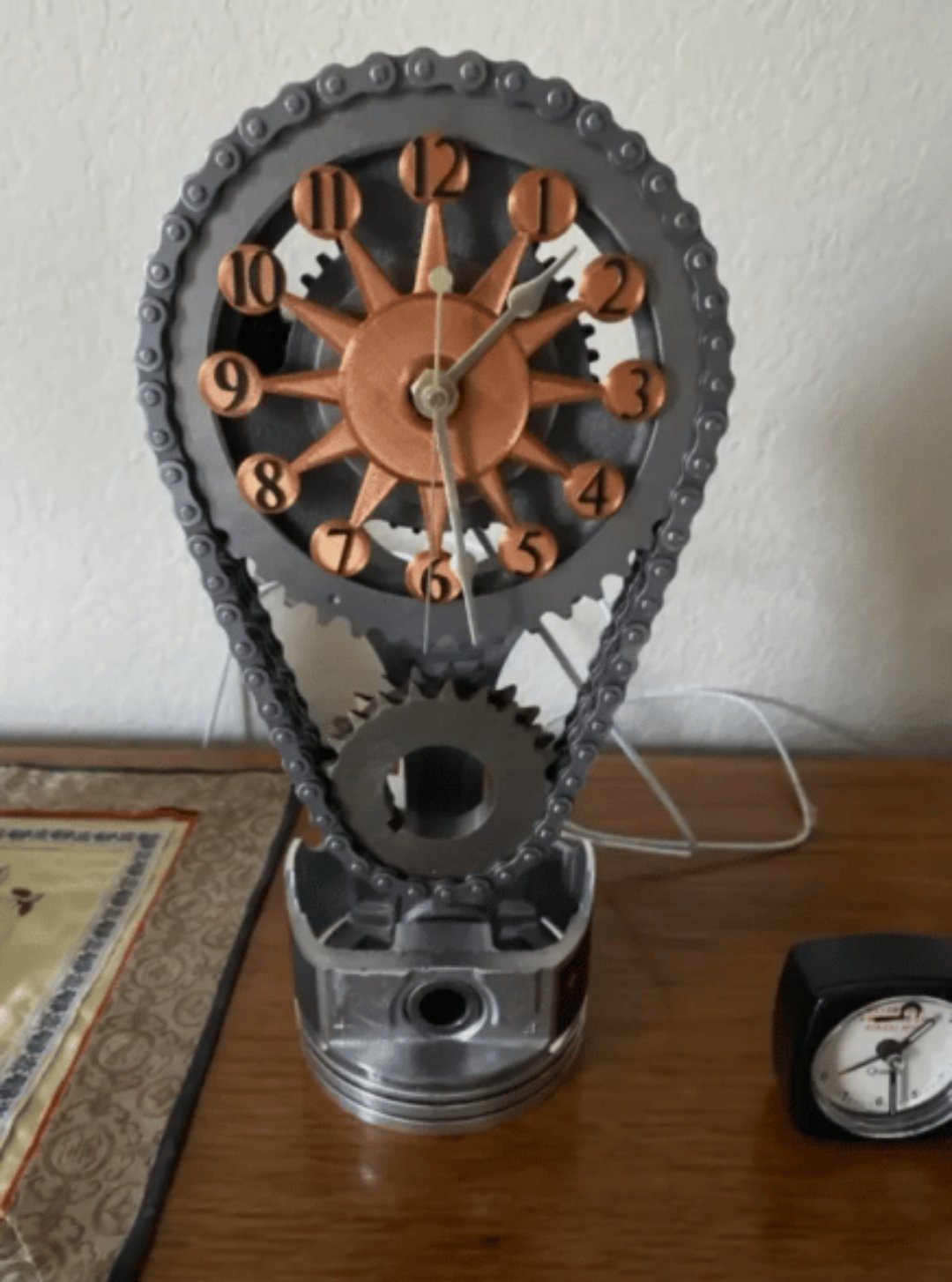 GearGlow – Modern Wall Clock with Intriguing Gear Movement