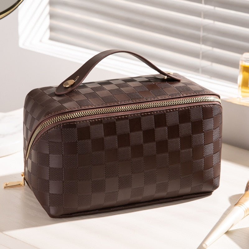 MINIMA – Minimalist Elegant Makeup Bag with Compact Organizer Design