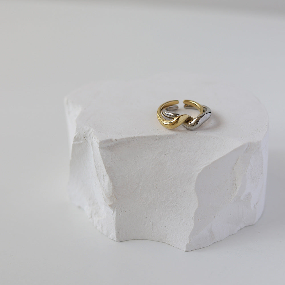 Knotted rings