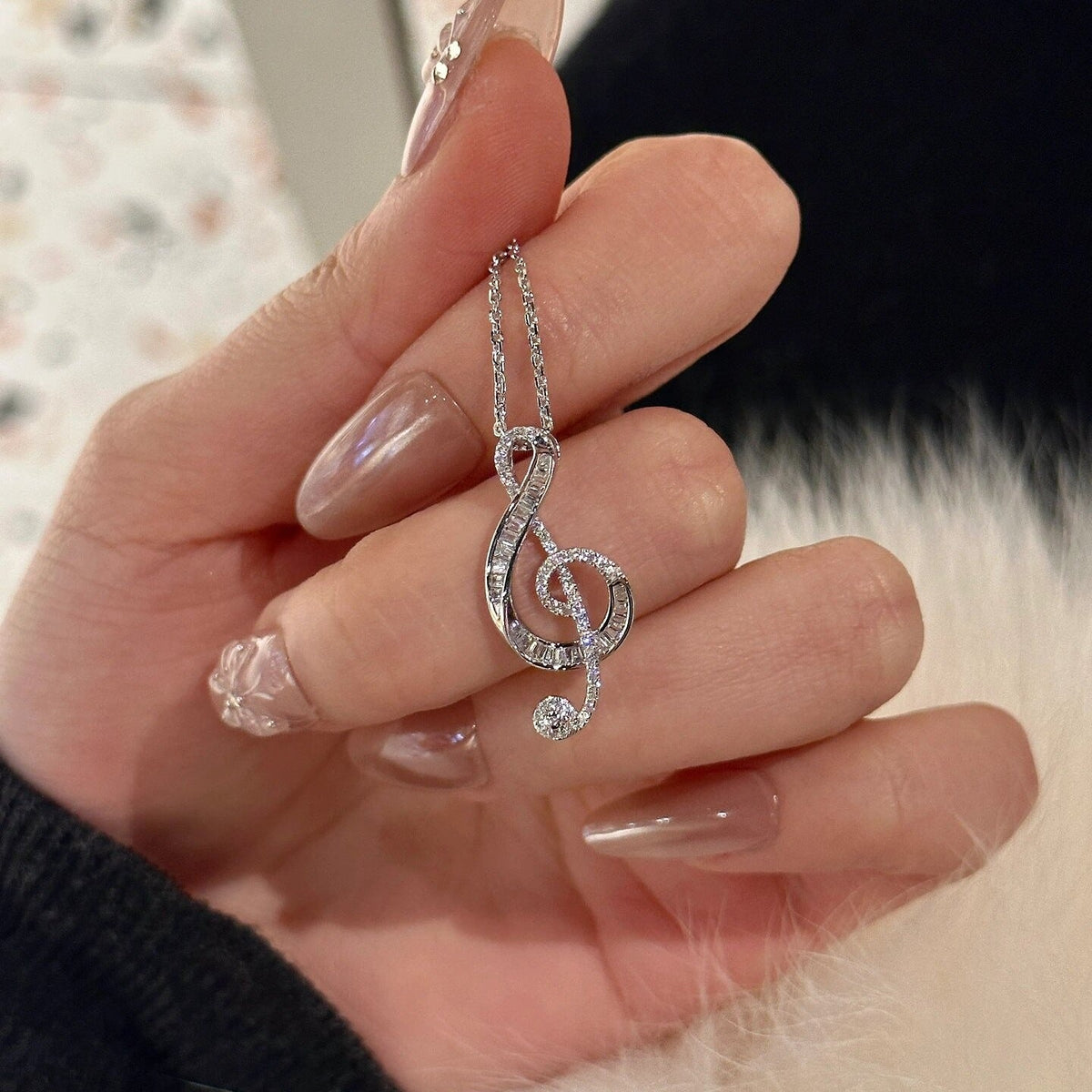 Jumping Note Necklace