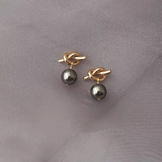 Black pearl knotted earrings