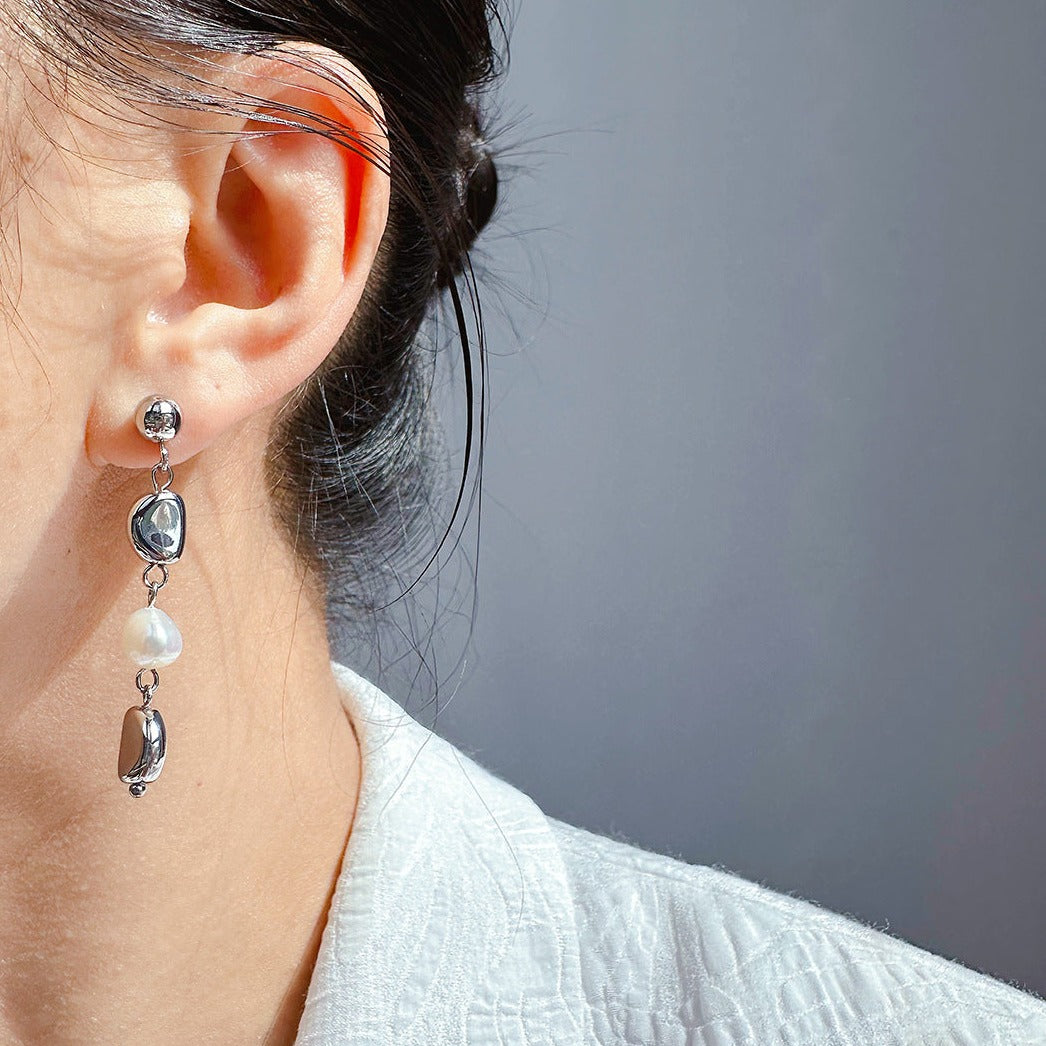 Asymmetric Metal Pearl Drop Earrings