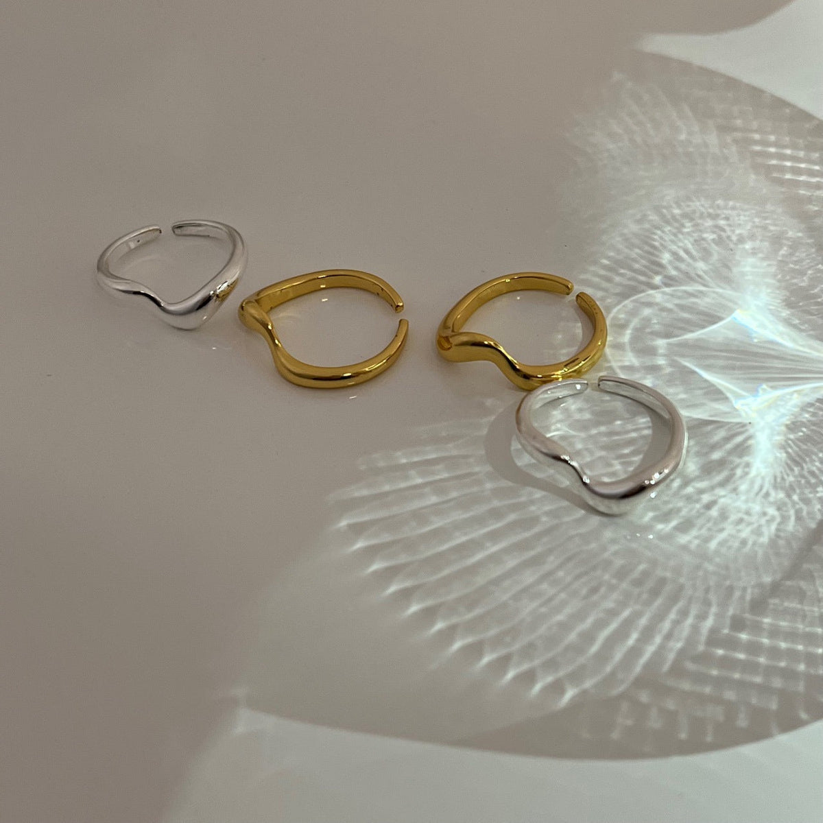 Knotted rings