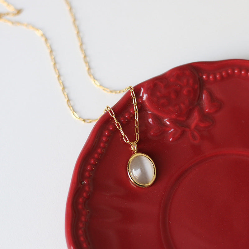 Cat's eye stone vintage necklace