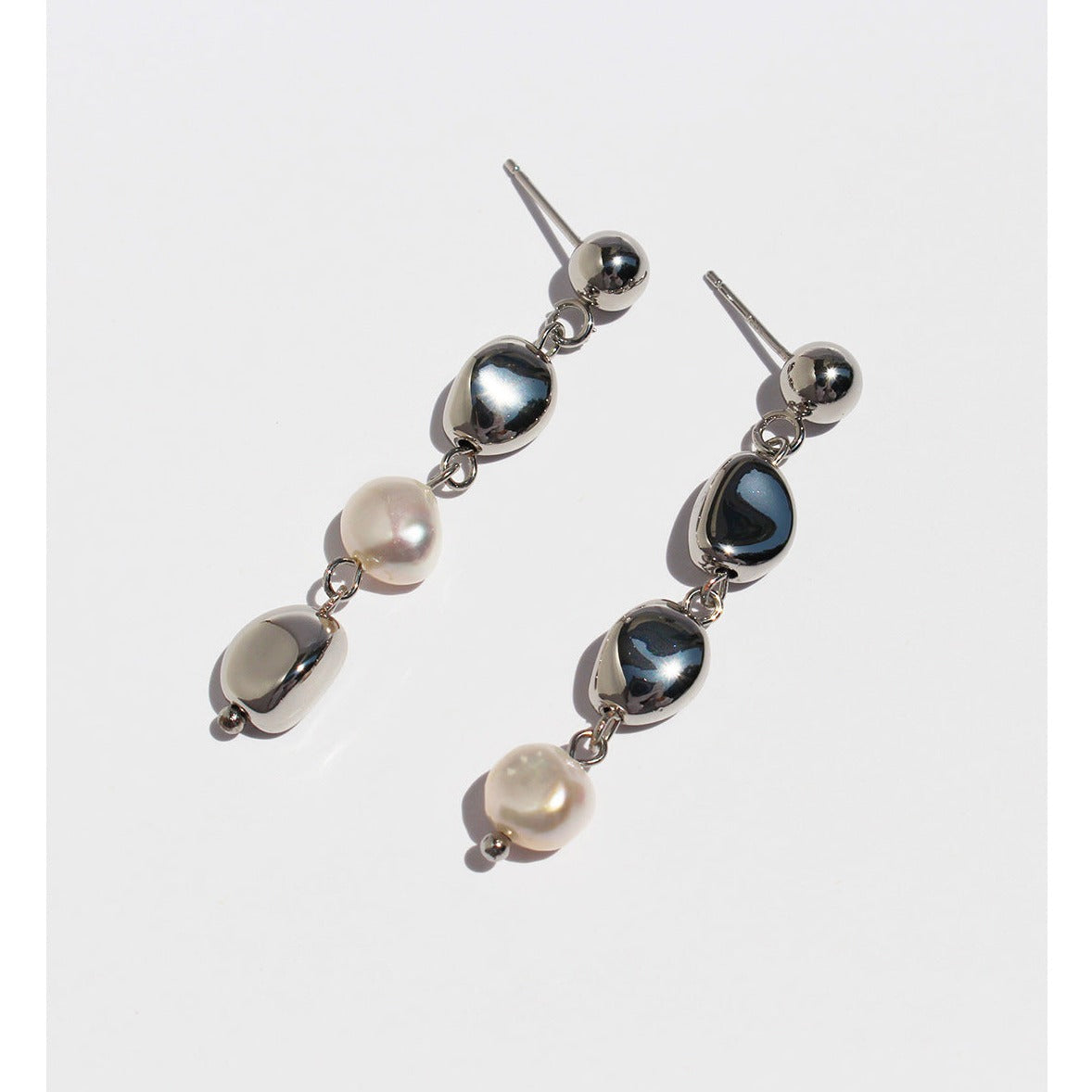 Asymmetric Metal Pearl Drop Earrings