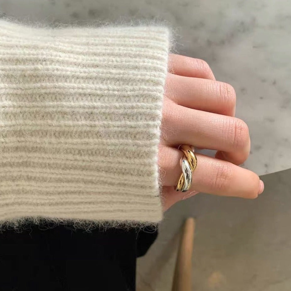 Knotted rings
