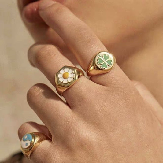 Daisy Signet Golden Ring