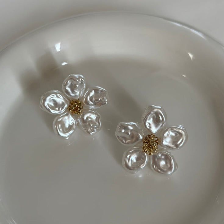 Romantic Pearl Petal Earrings