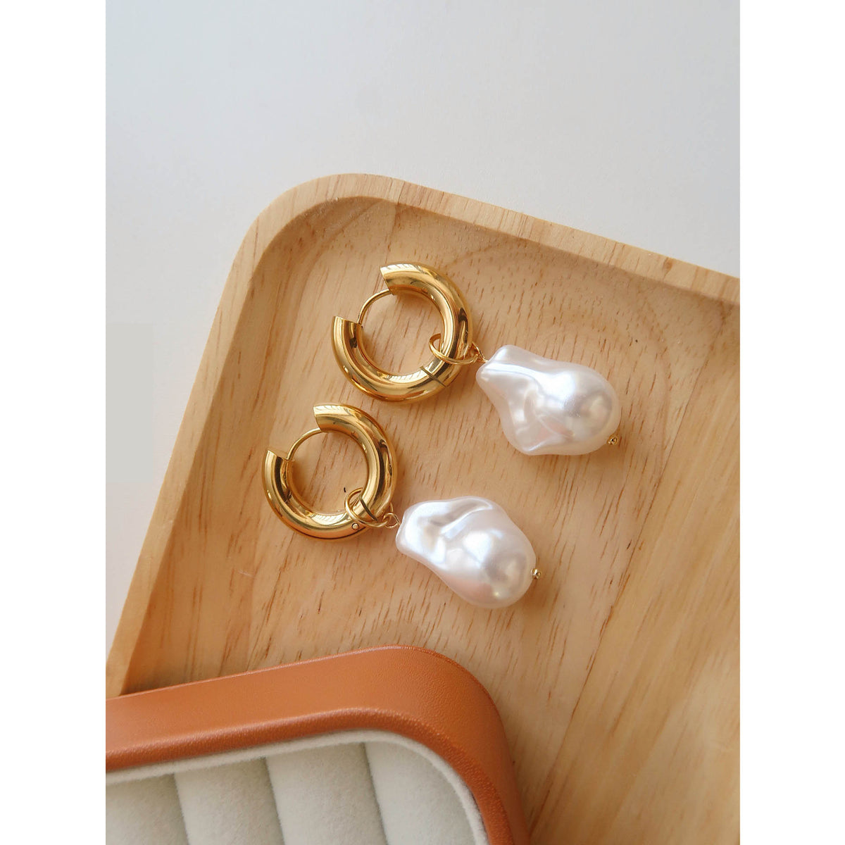 Baroque pearl earrings retro simple earrings