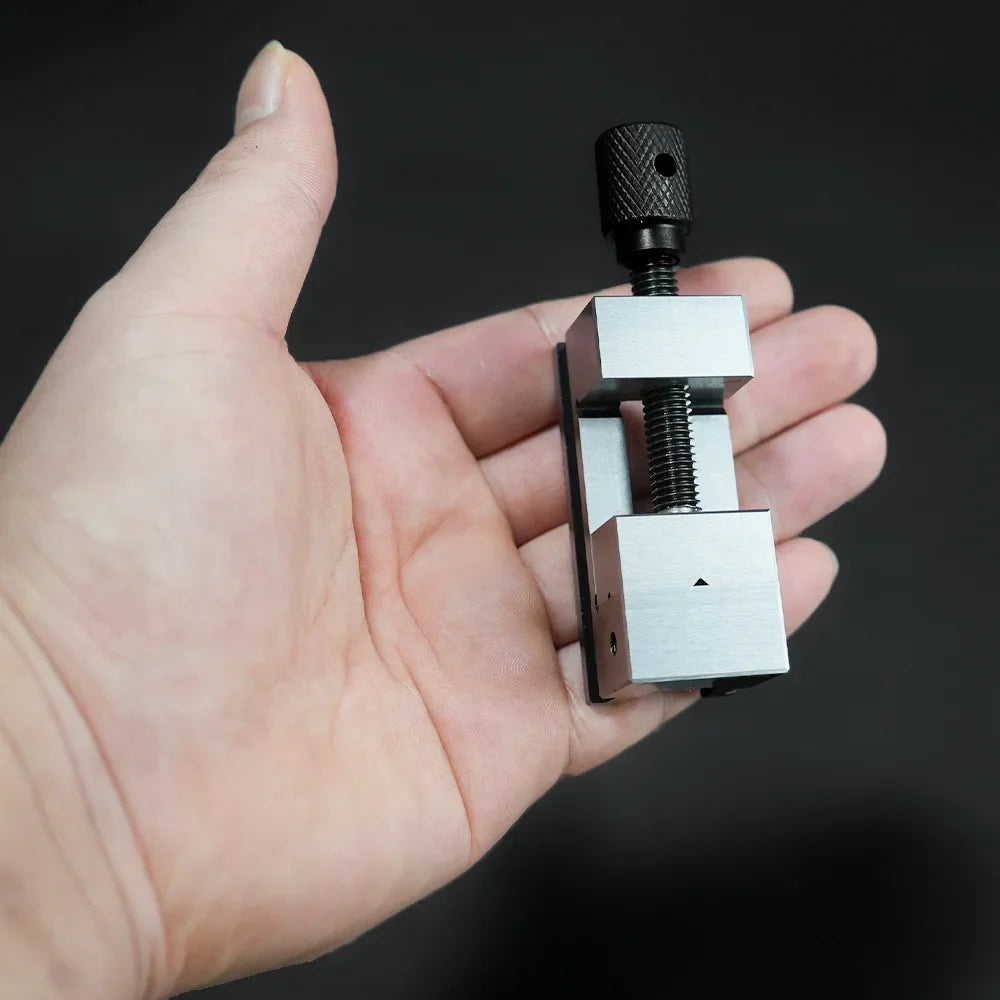 Small Steel Vise 1"