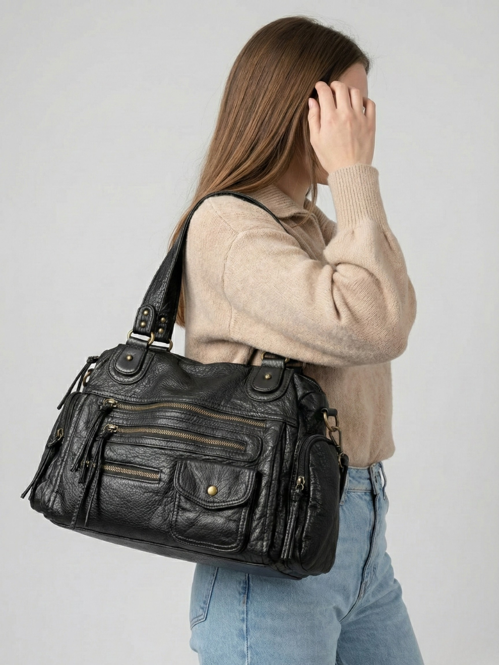 Black go-to shoulder handbag for school | Urbino