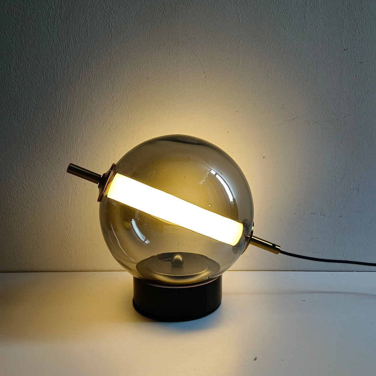 Retro Glass Table Lamp – Vintage Design with Modern LED Light for Stylish Illumination