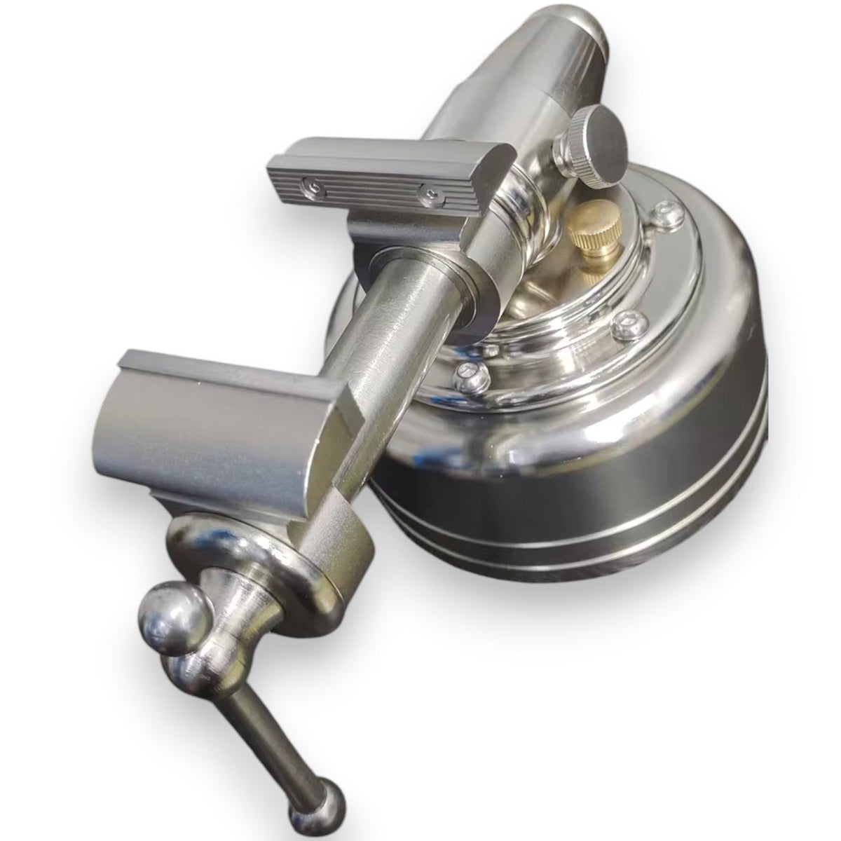 Rotatable Bench Vise with Counterweight