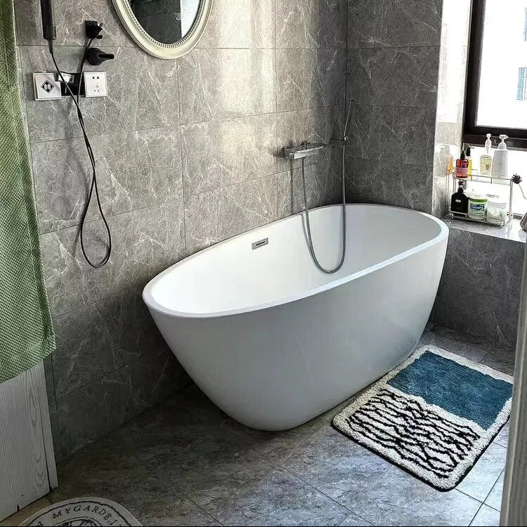 FORMELLE – Handmade Abstract Bath Mat with Secure Non-Slip Backing