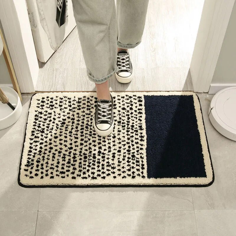 FORMELLE – Handmade Abstract Bath Mat with Secure Non-Slip Backing