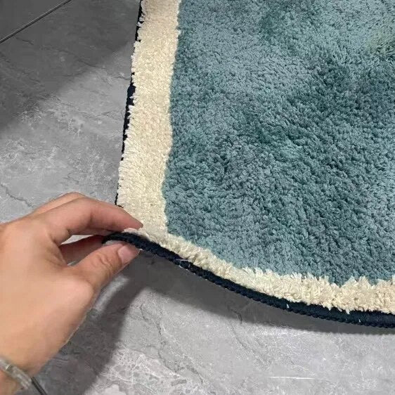 FORMELLE – Handmade Abstract Bath Mat with Secure Non-Slip Backing