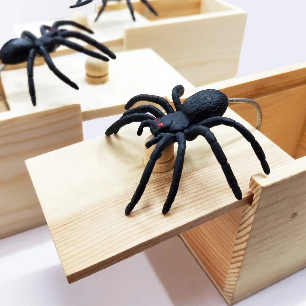 Halloween Gag Gift Box Spider Prank with Spring-Loaded Pop-Out Surprise Boxes