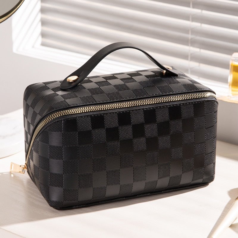 MINIMA – Minimalist Elegant Makeup Bag with Compact Organizer Design