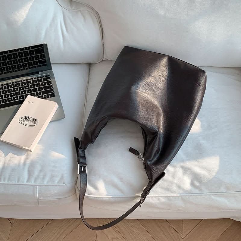 PUFFYPOUCH – Soft PU Leather Dumpling Tote for a Playful, Chic Look