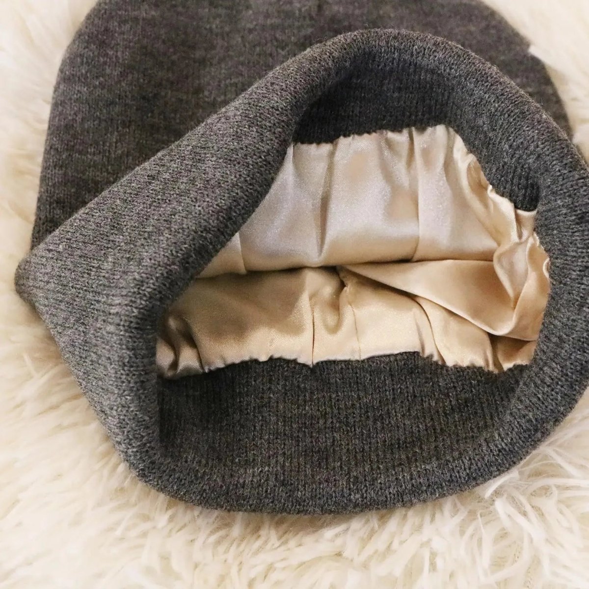 SATINY – Satin-Lined Beanie for Hair Protection & Everyday Comfort